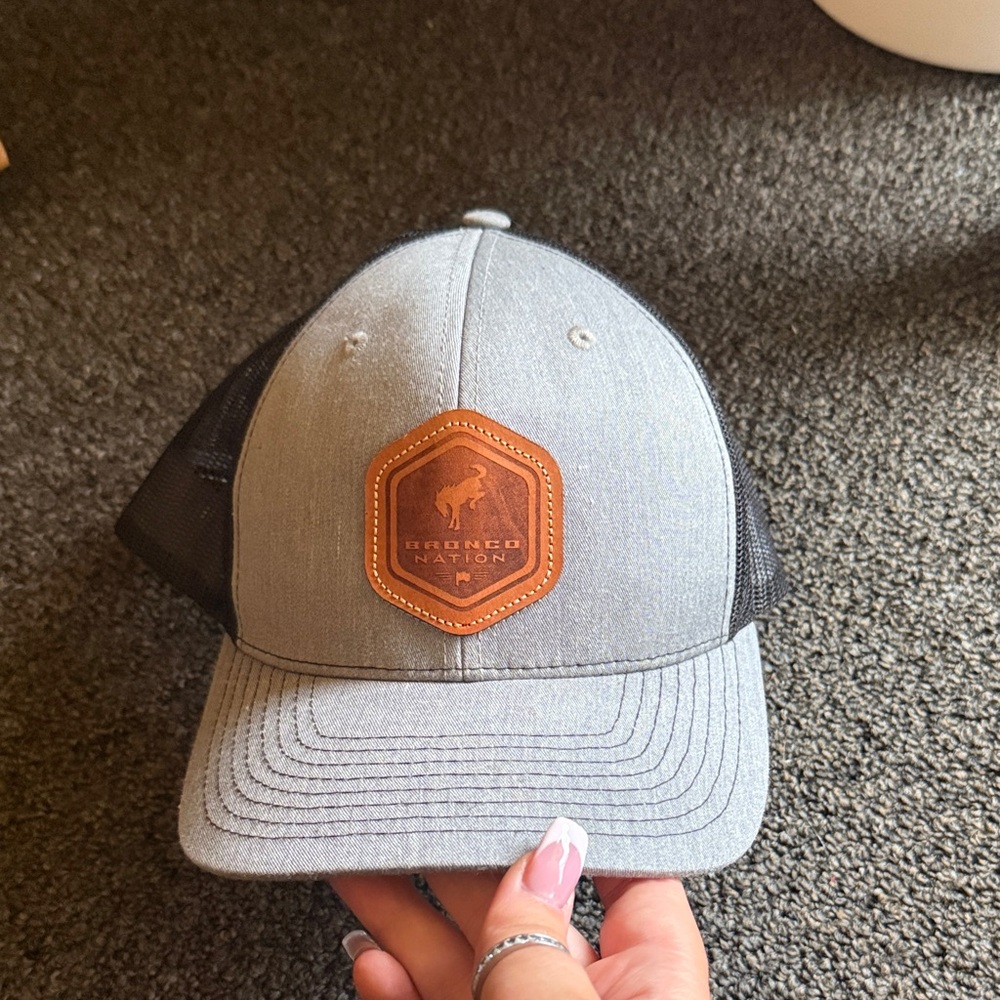 Light grey/blue bronco nation hat